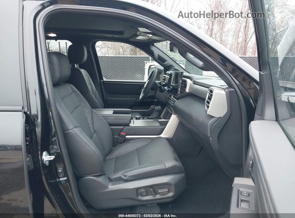7SVAAABAXSX060736 2025 TOYOTA LIMITED Черный Вид салона спереди