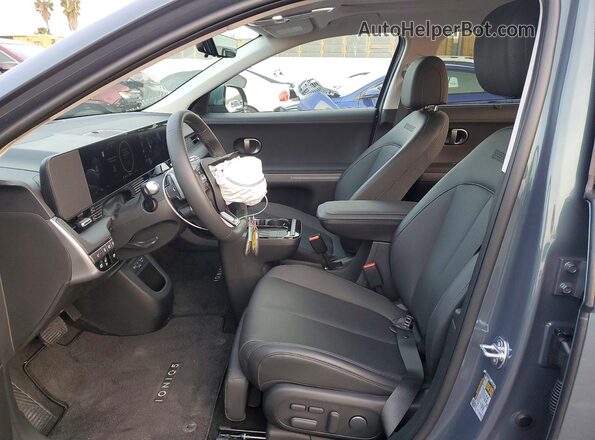 7YAKR4DA8TY041368 2026 HYUNDAI IONIQ Gray Widok wnętrza z przodu