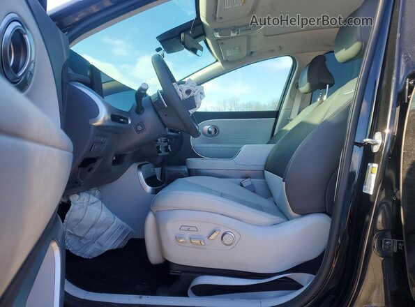 7YAMWFS59TY006275 2026 HYUNDAI IONIQ Черный Вид салона спереди