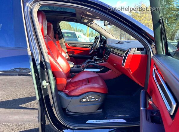 WP1AF2AY5KDA80246 2019 PORSCHE CAYENNE Black Widok z tyłu