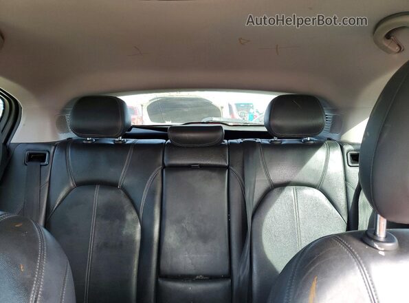 ZASFAKAN1J7B98357 2018 ALFA ROMEO STELVIO Red Widok wnętrza z tyłu
