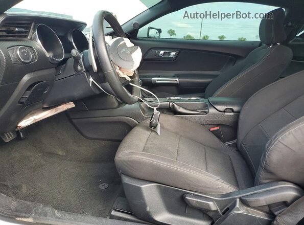 1FA6P8AM9H5202524 2017 FORD MUSTANG Белый Вид салона спереди