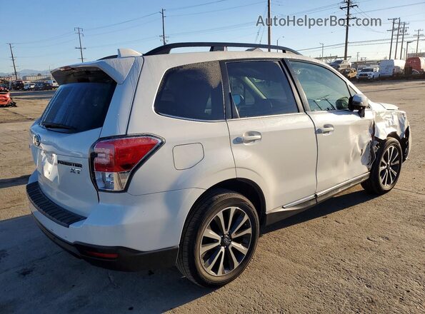 JF2SJGWC4HH457909 2017 SUBARU FORESTER2. White Delantero derecho