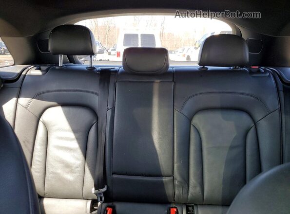 WA1ECCFS0HR003960 2017 AUDI Q3 Black Вид задньої частини салону