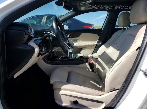WDD3G4EB0KW025531 2019 MERCEDES-BENZ A White Widok deski rozdzielczej