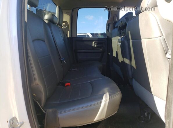 1C6RR6FG9KS710503 2019 RAM 1500 White Vista interior trasera