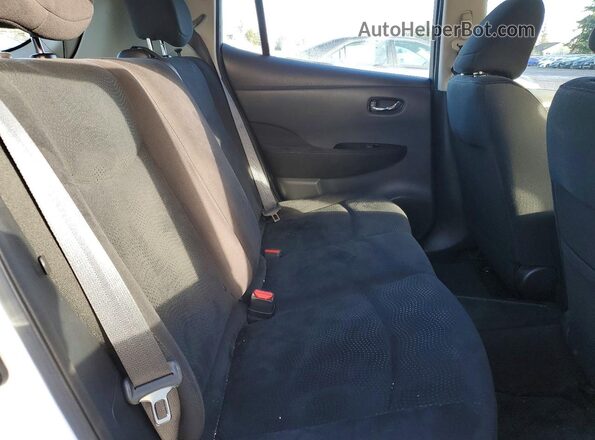 1N4BZ0CP9GC312422 2016 NISSAN LEAF White Widok tylnych siedzeń