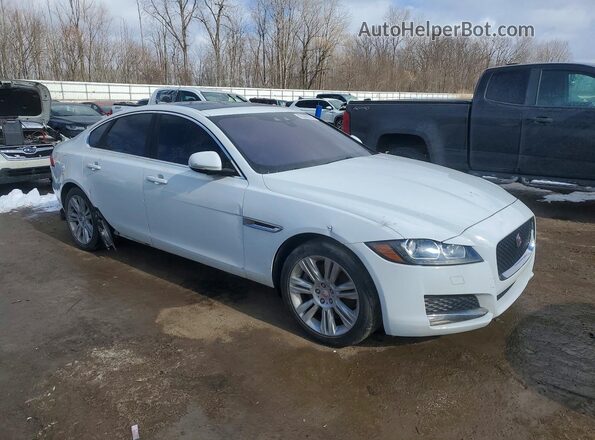 SAJBD4BV7GCY06652 2016 JAGUAR XF White Widok z przodu