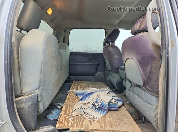 3C6UR5HL6HG670704 2017 RAM 2500 Серебряный Вид задней части салона