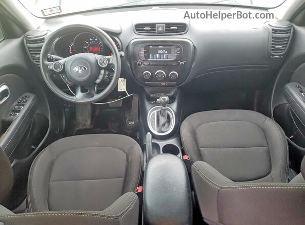 KNDJN2A26J7903358 2018 KIA SOUL Зеленый Вид панели приборов