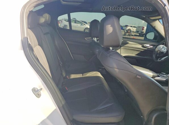 ZARFAMBN4R7679997 2024 ALFA ROMEO GIULIA Белый Вид задней части салона