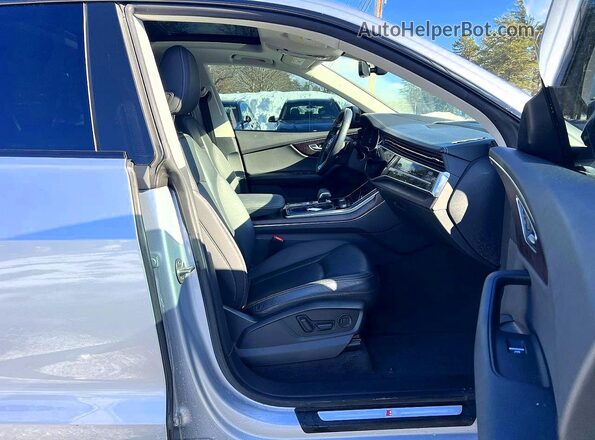 WA1FVAF19KD015748 2019 AUDI Q8 Silver Вид ззаду