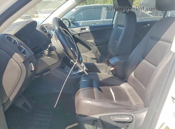 WVGAV7AX7HK017674 2017 VOLKSWAGEN TIGUAN White Vista del salpicadero