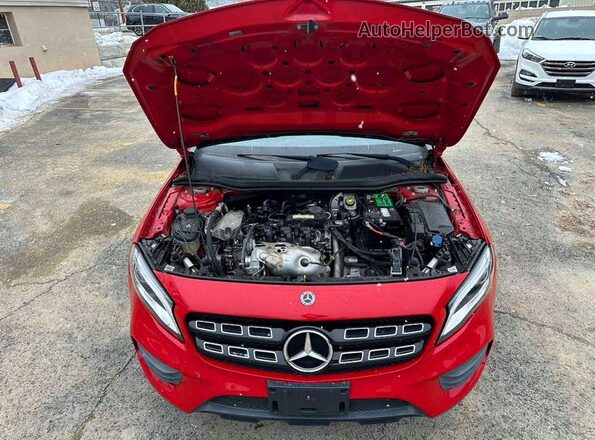 WDCTG4GB4KU018952 2019 MERCEDES-BENZ GLA Красный Вид салона спереди