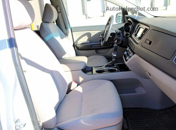 KNDMB5C15L6624195 2020 KIA SEDONA Silver უკანა ხედი