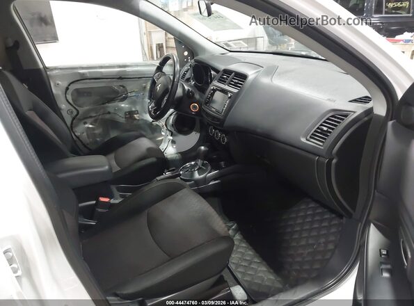 JA4AP3AU4HZ045530 2017 MITSUBISHI OUTLANDER SPORT Белый Вид салона спереди