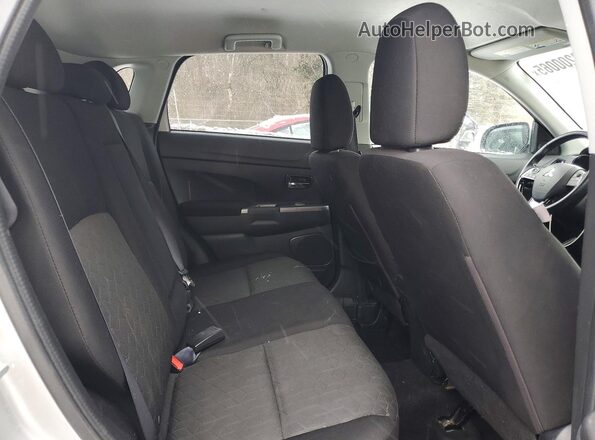 JA4APVAU5MU015214 2021 MITSUBISHI OUTLANDER Серебряный Вид задней части салона