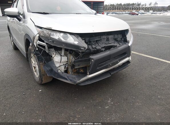 JA4AT3AA0JZ048951 2018 MITSUBISHI ECLIPSE CROSS Серебряный Вид спереди