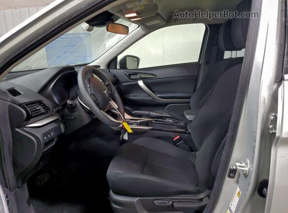 JA4ATUAA7PZ001852 2023 MITSUBISHI ECLIPSE Silver Вид салону спереду