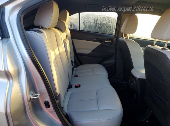 JA4ATWAA1PZ002829 2023 MITSUBISHI ECLIPSE Silver Widok wnętrza z tyłu