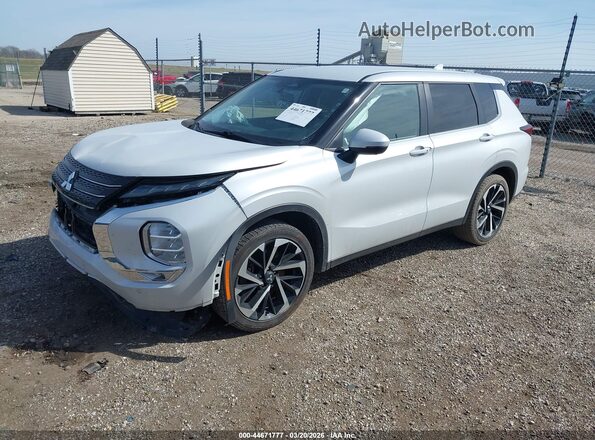 JA4J3VA88RZ034879 2024 MITSUBISHI OUTLANDER White Vista tres cuartos delantera izquierda