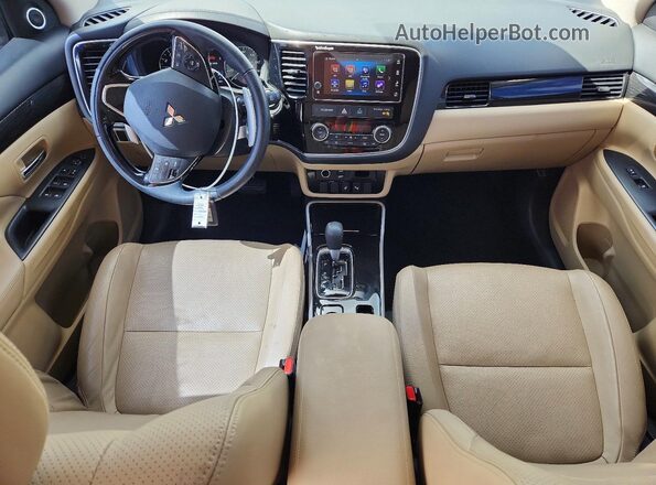 JA4JZ4AX5JZ035301 2018 MITSUBISHI OUTLANDER Белый Вид панели приборов