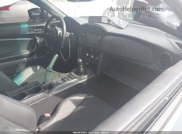 JF1ZCAC12J9601129 2018 SUBARU BRZ Синий Вид салона спереди