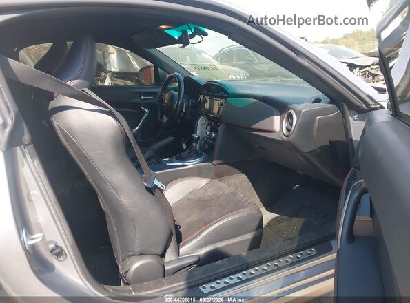 JF1ZCAC16K8601724 2019 SUBARU BRZ Silver წინა სალონის ხედი