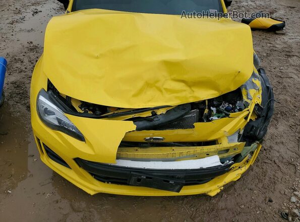 JF1ZCAC1XH9601244 2017 SUBARU BRZ Желтый Вид задней части салона