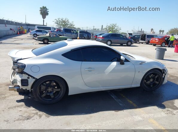 JF1ZNAA14H8700645 2017 TOYOTA 86 White 360 interior view