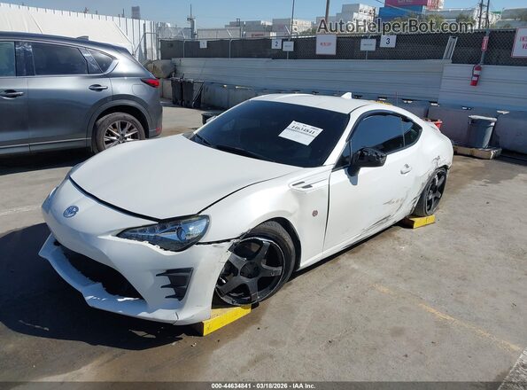 JF1ZNAA14H8700645 2017 TOYOTA 86 White Front left