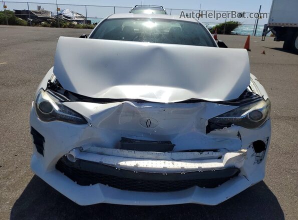 JF1ZNAA16H9703749 2017 TOYOTA 86 White Widok z przodu
