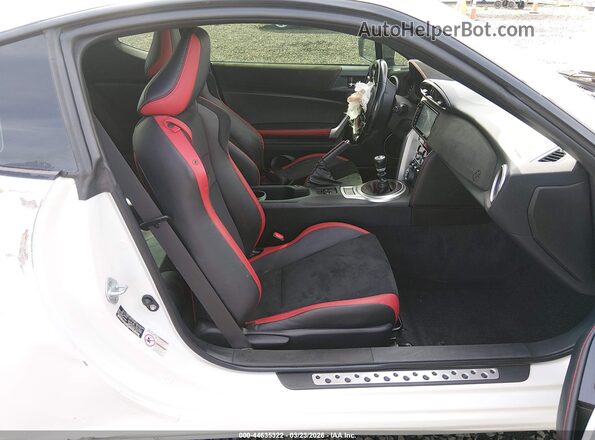 JF1ZNAE14K9700348 2019 TOYOTA 86 Белый Вид салона спереди
