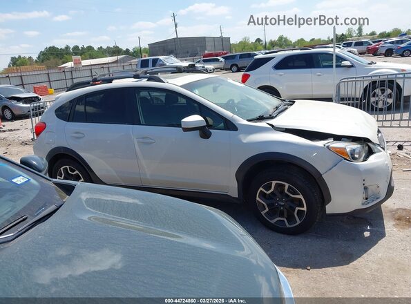JF2GPABC3G8322183 2016 SUBARU CROSSTREK White Vista interior trasera