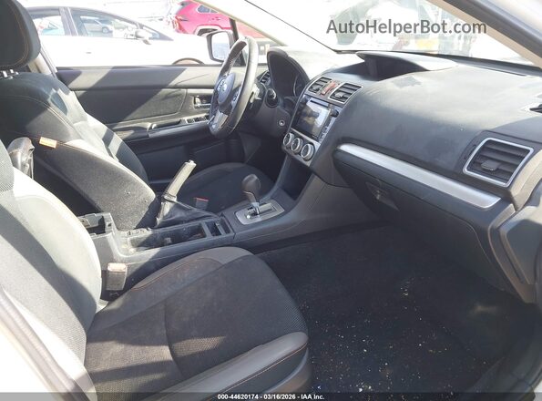 JF2GPADC0H8213338 2017 SUBARU CROSSTREK Белый Вид салона спереди