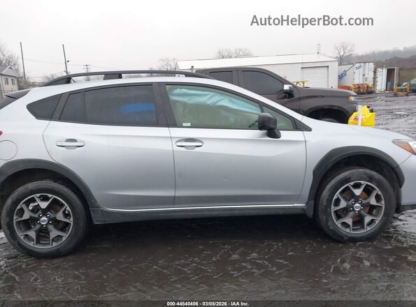 JF2GTAAC1JG343270 2018 SUBARU CROSSTREK Серебряный Вид задней части салона