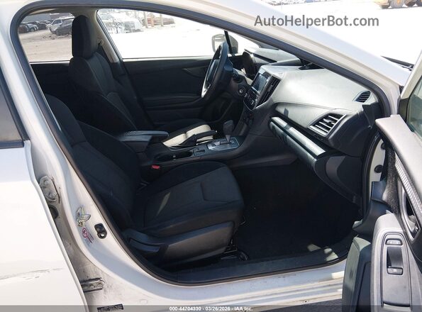 JF2GTAAC7JH333031 2018 SUBARU CROSSTREK Желтый Вид салона спереди