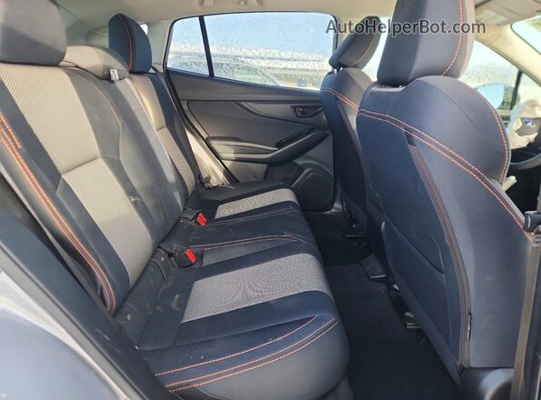 JF2GTACC3K8206789 2019 SUBARU CROSSTREK Silver Вид задньої частини салону