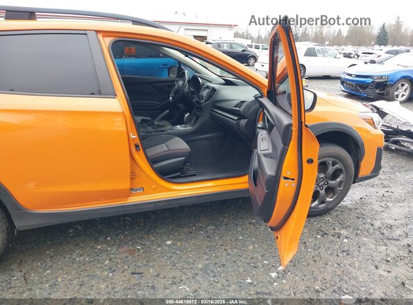 JF2GTADC0JH240637 2018 SUBARU CROSSTREK Оранжевый Вид салона спереди