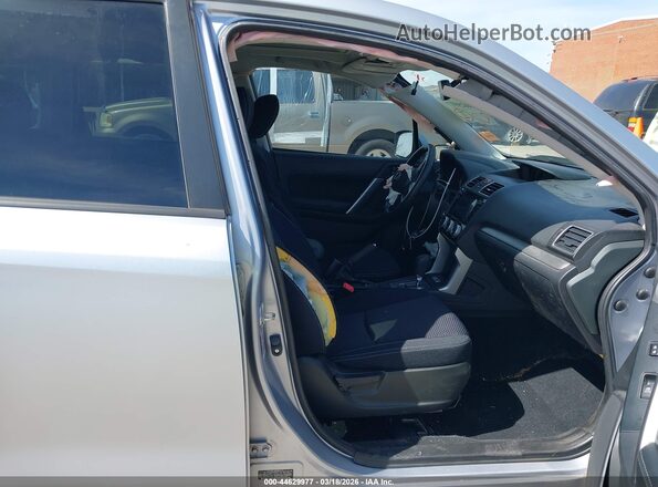 JF2SJADC4HH487458 2017 SUBARU FORESTER 2.5 Серебряный Вид салона спереди
