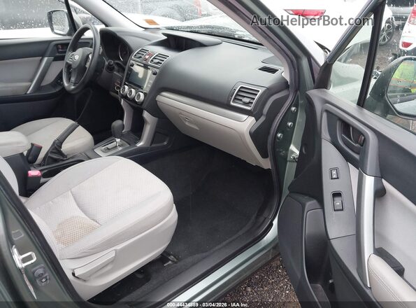 JF2SJADC8GH544663 2016 SUBARU FORESTER 2.5 Зеленый Вид салона спереди