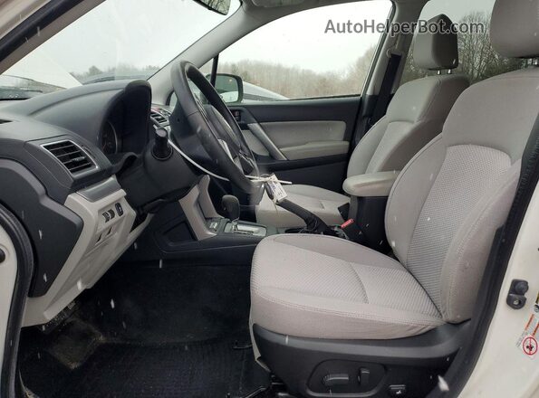 JF2SJAEC5HH496507 2017 SUBARU FORESTER 2.5 White Vista interior delantera