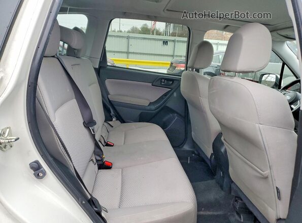 JF2SJAEC5HH496507 2017 SUBARU FORESTER 2.5 White Vista interior trasera