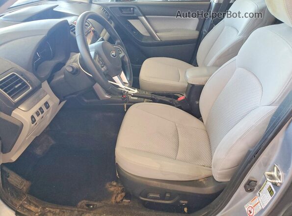 JF2SJAGC5HH558761 2017 SUBARU FORESTER 2.5 Серебряный Вид салона спереди