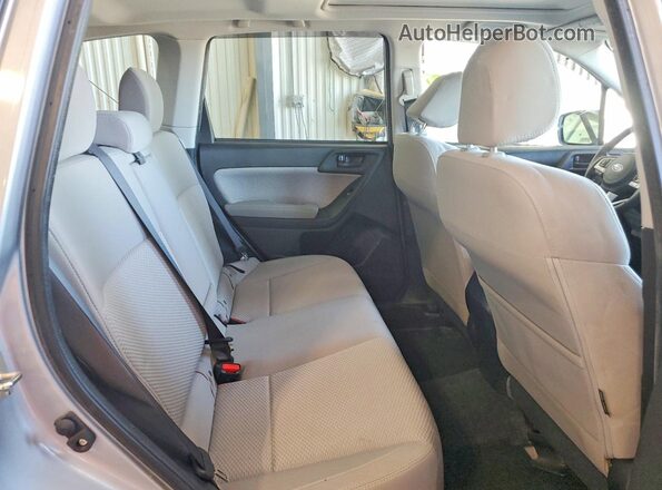 JF2SJAGC5HH558761 2017 SUBARU FORESTER 2.5 Серебряный Вид задней части салона