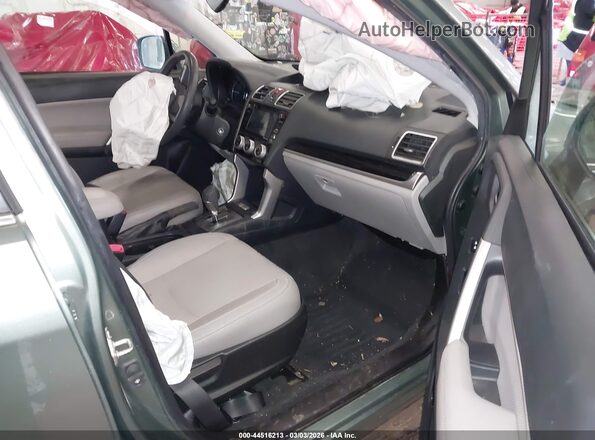 JF2SJAJC9JH496683 2018 SUBARU FORESTER 2.5 Зеленый Вид салона спереди
