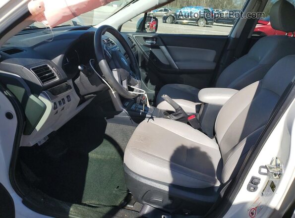 JF2SJARC6JH531958 2018 SUBARU FORESTER 2.5 Белый Вид салона спереди