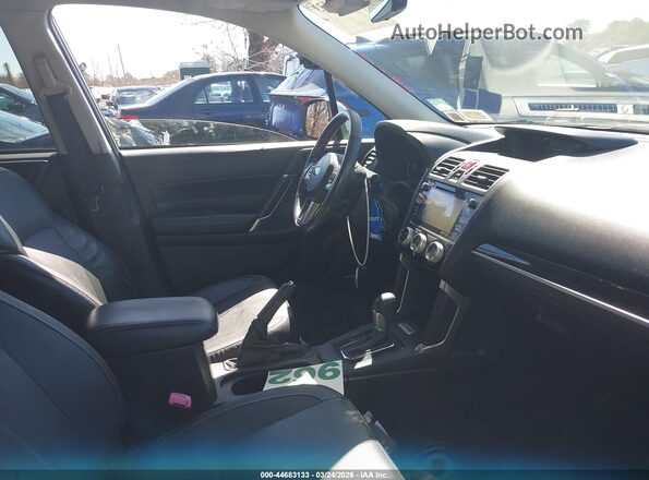 JF2SJATCXHH413110 2017 SUBARU FORESTER 2.5I TO Серебряный Вид салона спереди