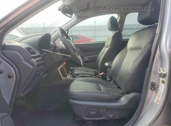 JF2SJAWC0HH512367 2017 SUBARU FORESTER 2.5I TO Серебряный Вид салона спереди