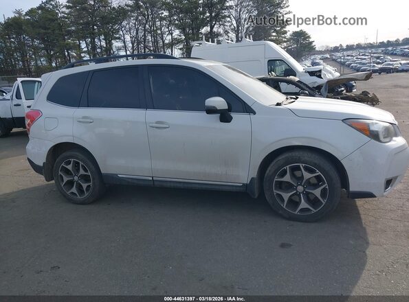 JF2SJGVC6GH421641 2016 SUBARU FORESTER2. Белый Вид задней части салона